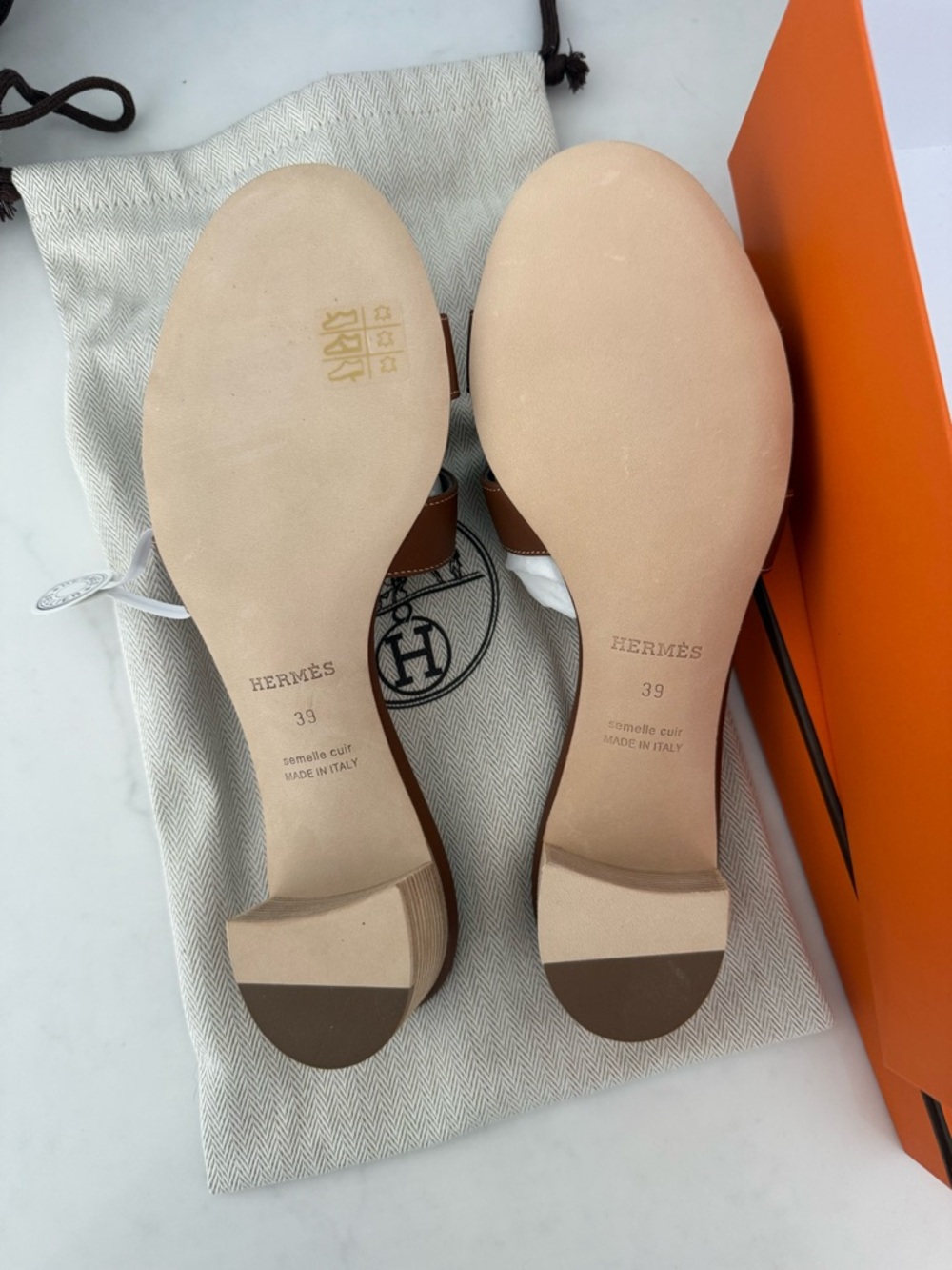 Hermes Oasis sandal NEW with tags in gold - Picture 6 of 6